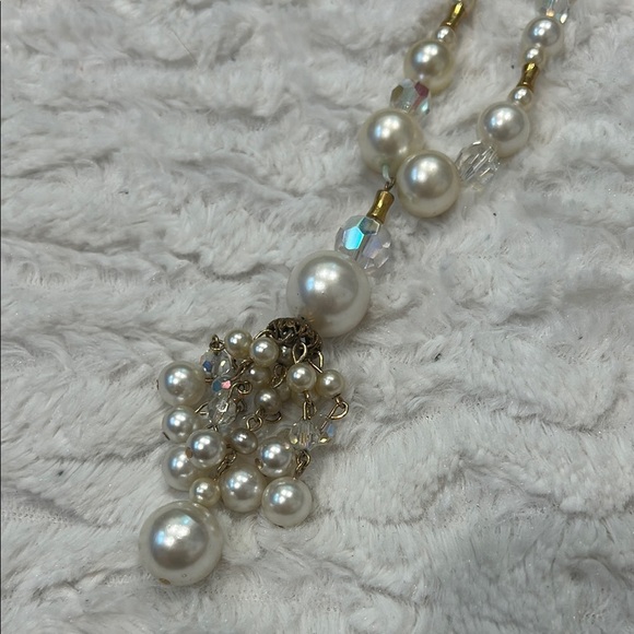 Vintage Gold and White Necklace with Elegant Design - Picture 9 of 10